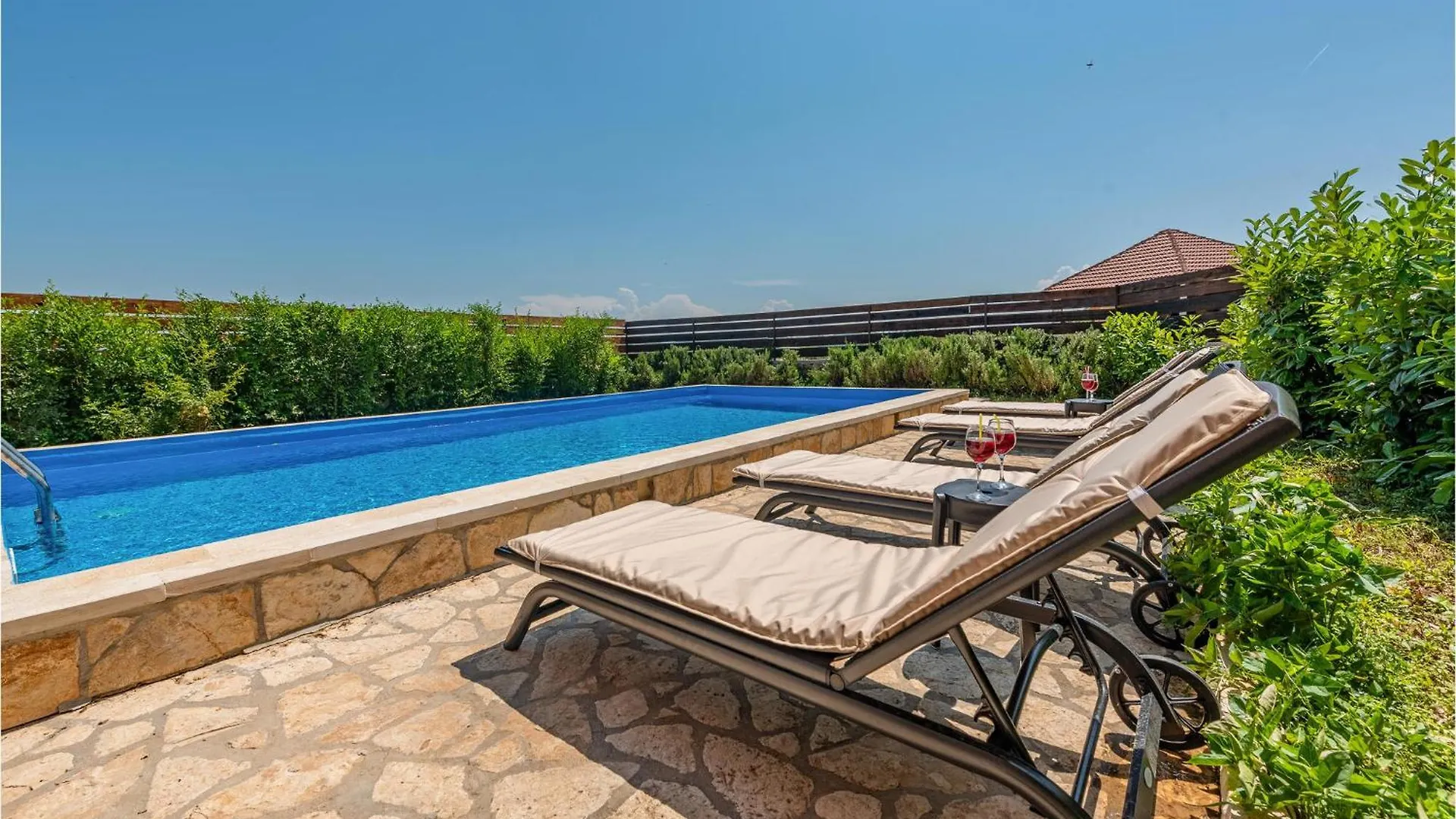 2 Bedroom Cozy Home In Lisane Tinjske Croatia