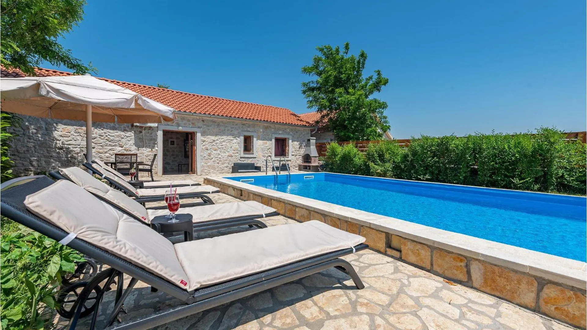 2 Bedroom Cozy Home In Lisane Tinjske 0*,