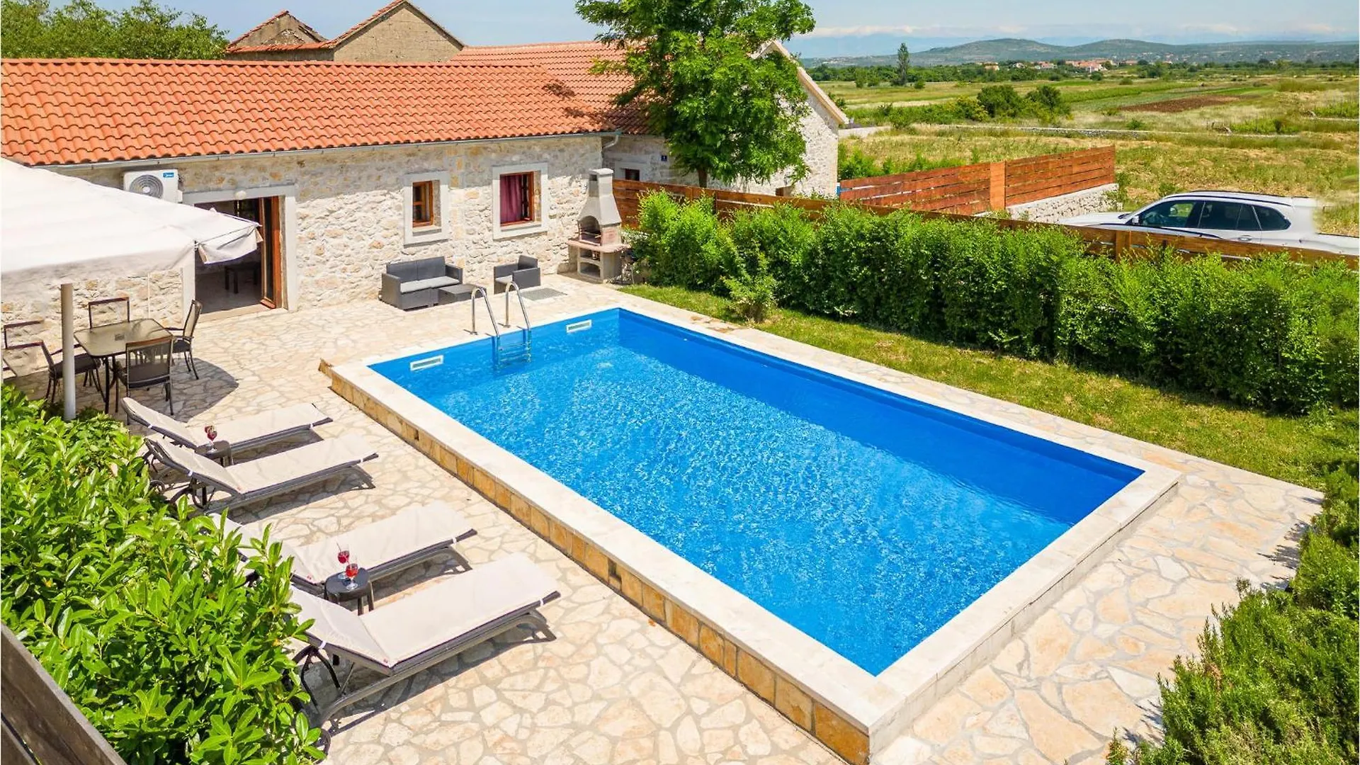 2 Bedroom Cozy Home In Lisane Tinjske