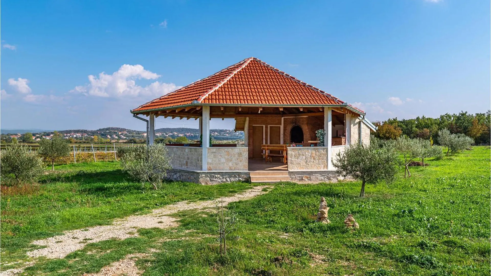 2 Bedroom Cozy Home In Lisane Tinjske