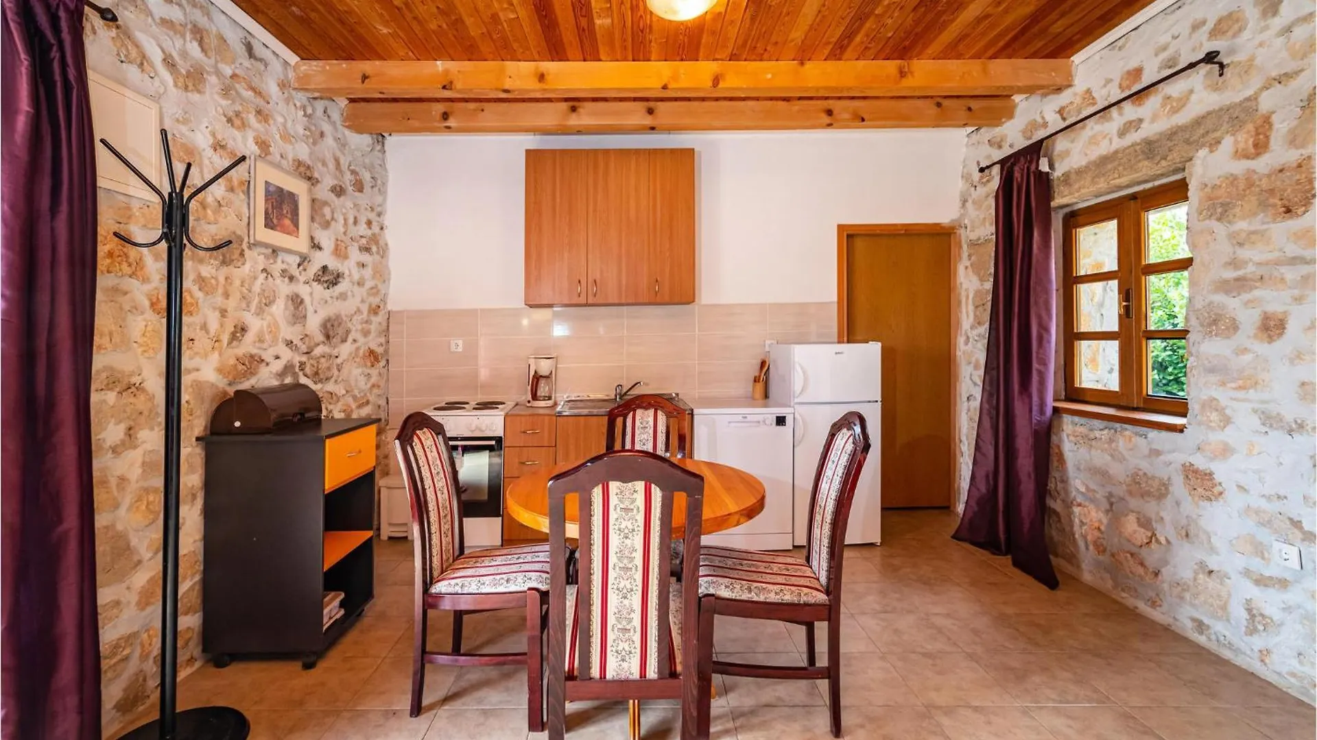 Holiday home 2 Bedroom Cozy Home In Lisane Tinjske